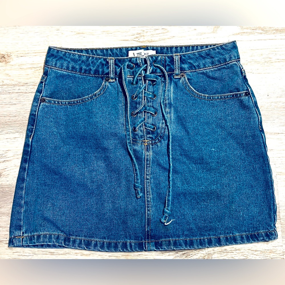 Forever 21 Medium Wash Blue Jean Mini Skirt With Lace Up Tie Front. Size 26